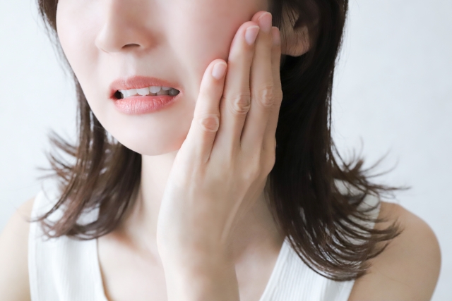 もしかして顎関節症？今すぐできるセルフチェック法と対処のポイント👉